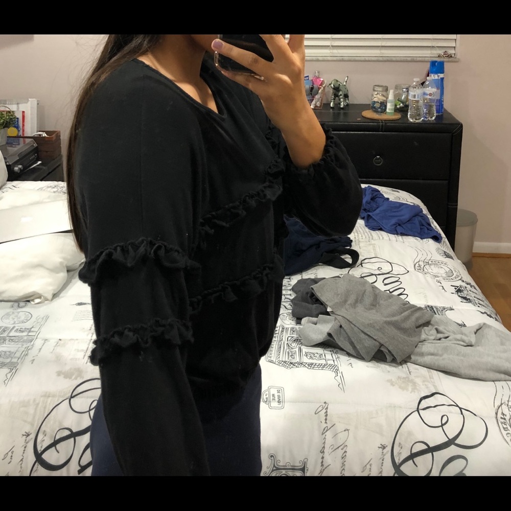 Frilly Croptop - Picture 2 of 2